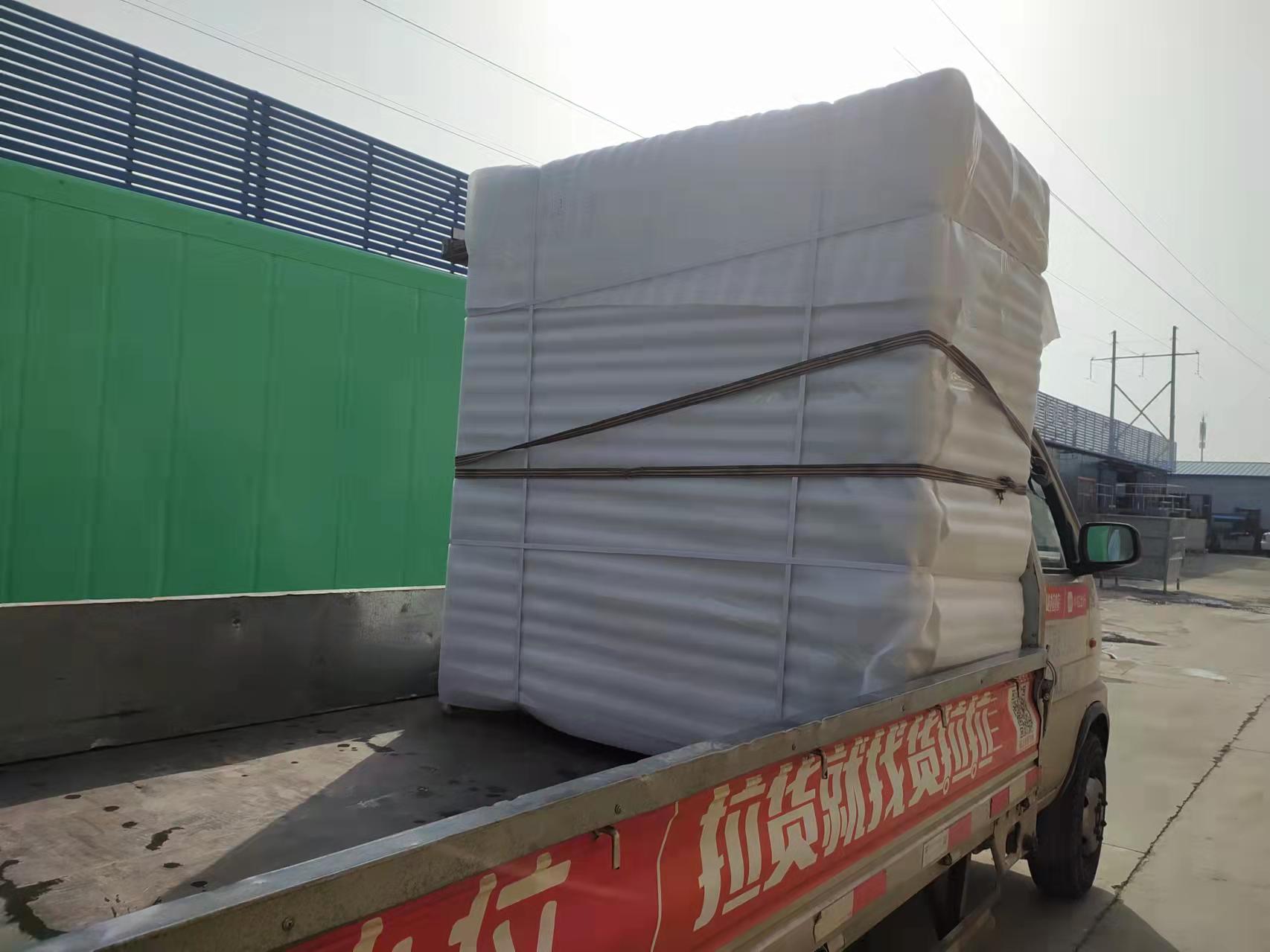 100型全自動(dòng)豆芽機(jī)械裝車發(fā)貨中